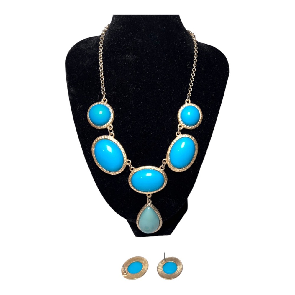 Charming Charlie statement necklace with matching earrings